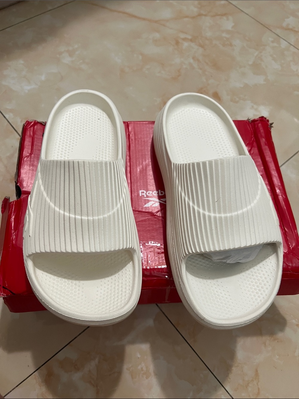 Reebok White Ribbed Slide Sandals